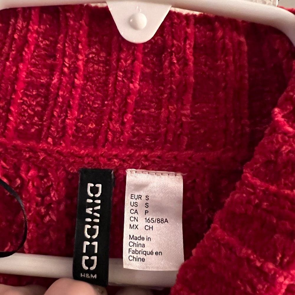 Red Sweater - Picture 4 of 4